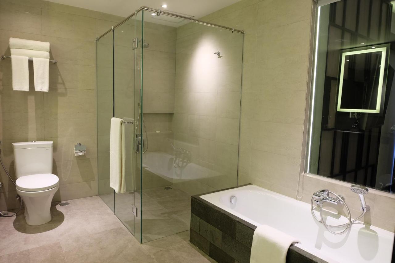 Grand Swiss-Belhotel Darmo Surabaia Exterior foto