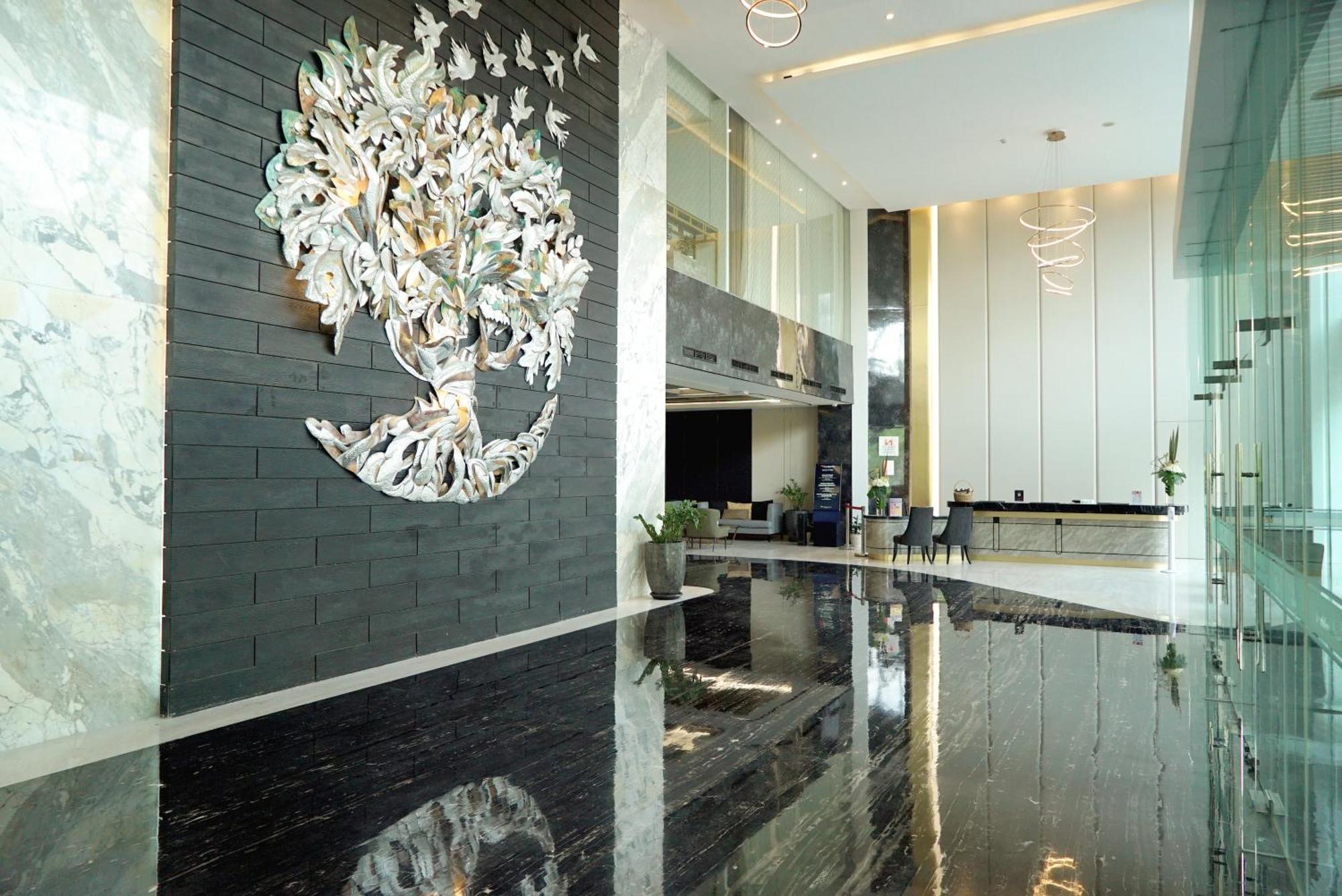 Grand Swiss-Belhotel Darmo Surabaia Exterior foto